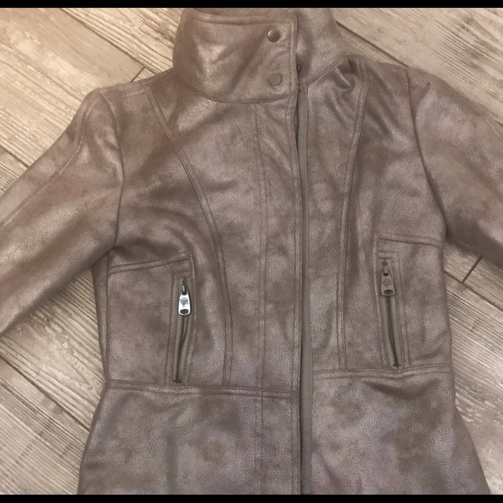 Woman’s Jacket - Picture 3 of 7